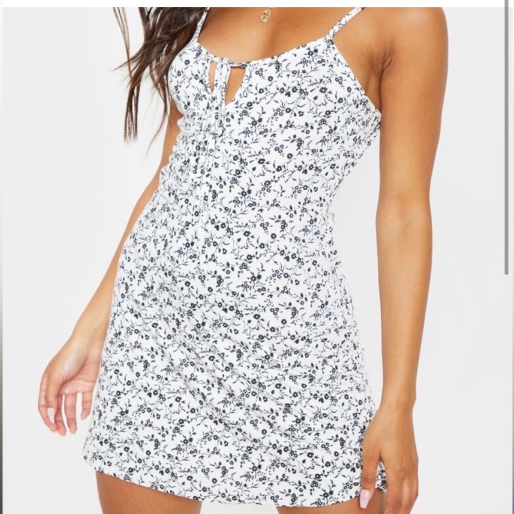 White + Black floral Mini🤍🖤